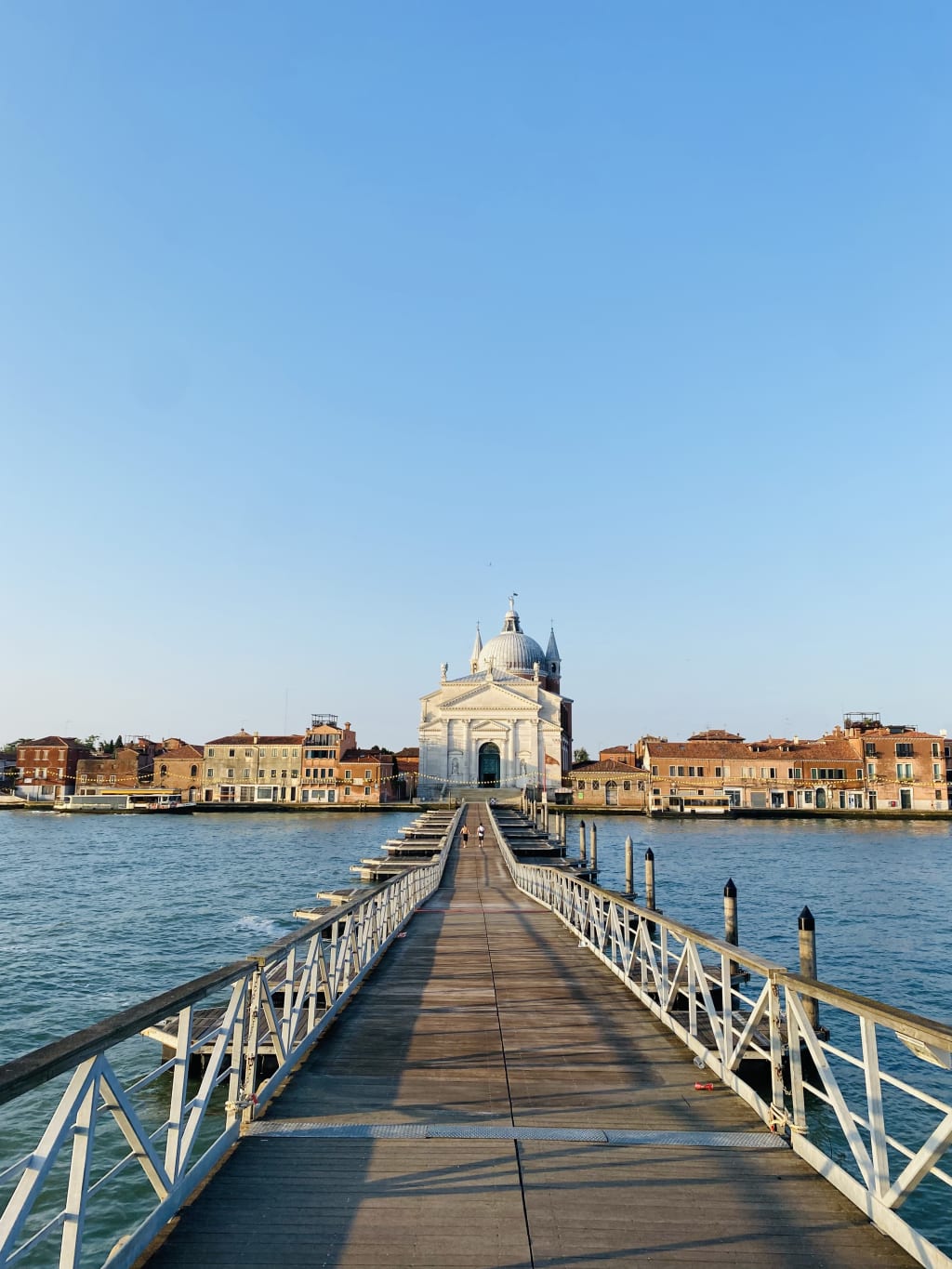 Ponte in legno sulla laguna veneta, percorsi in bici, panorama